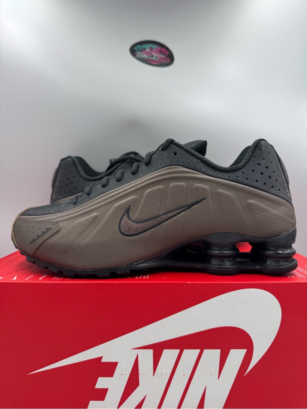 Nike Shox R4 Ironstone Off Noir BRAND NEW Size 10 Women